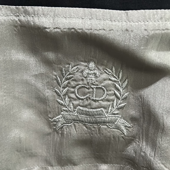 CHRISTIAN DIOR-ELEGANT/LT SILVER GREY SILK ROBE W/MATCHING BELT - Picture 13 of 13